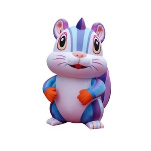 Auffälliger Gestreifter Eichhörnchen-Luftmascot für Feiertage und Kinderfeiern
